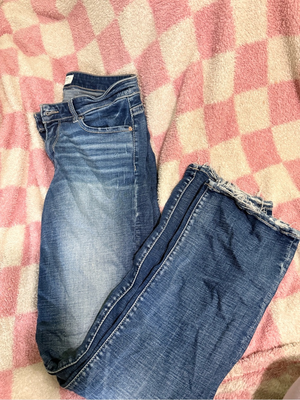 BKE Women's Blue Frayed-Hem Jeans